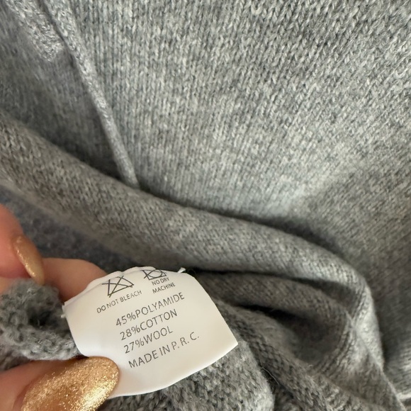 Brandy Melville Hooded Sweater - Picture 4 of 4